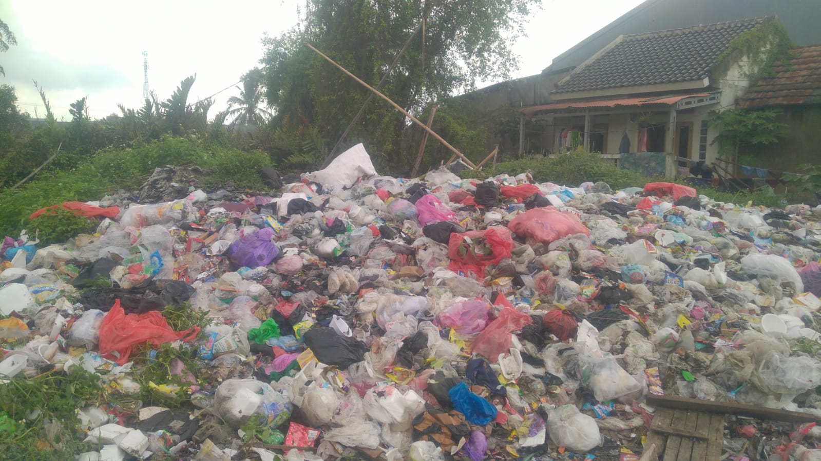 Lahan Pribadi Warga Kronjo Pontang, Dijadikan Tempat Pembuangan Sampah, Oleh Kades Kronjo 1 IMG 20260113 WA0138