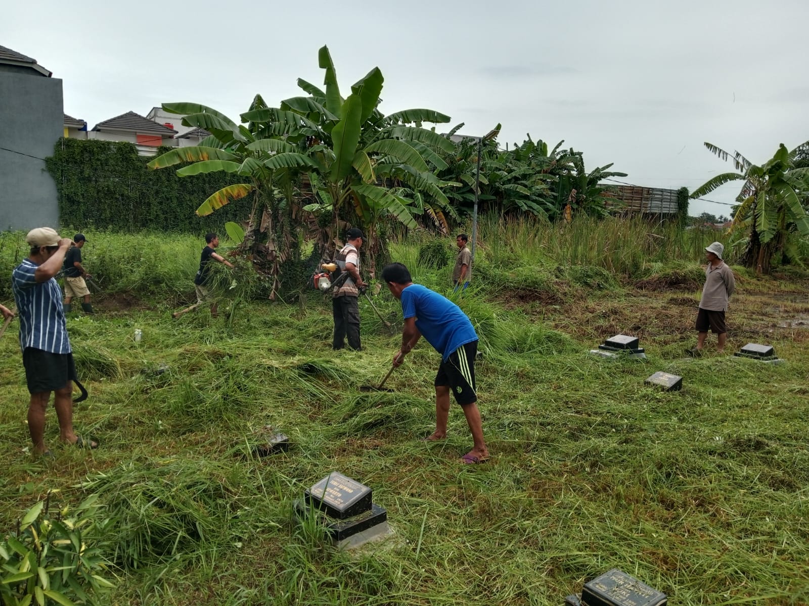 Kerja Bakti Kejaroan 03 di Makam Umum, Jaro Anwar Ajak Warga Jaga Kebersihan Lingkungan 1 IMG 20260118 WA0010 Klik Pantura