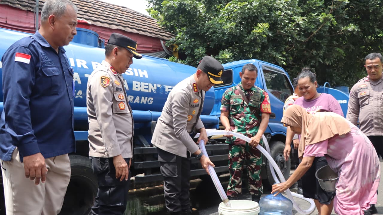 Respons Cepat Pencemaran Sungai, Kapolres Tangerang Kota Imbau Warga Tak Konsumsi Ikan Mati 1 IMG 20260210 WA0127 Klik Pantura