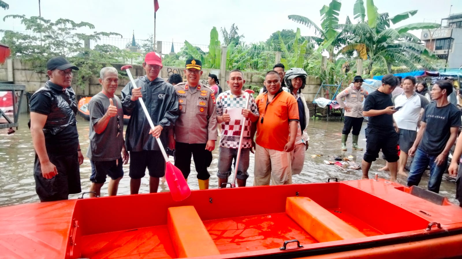 Kapolrestro Tangerang Kota Pimpin Penanganan Banjir, Polres Dirikan Posko dan Dapur Umum 1 IMG 20260308 WA0168 Klik Pantura
