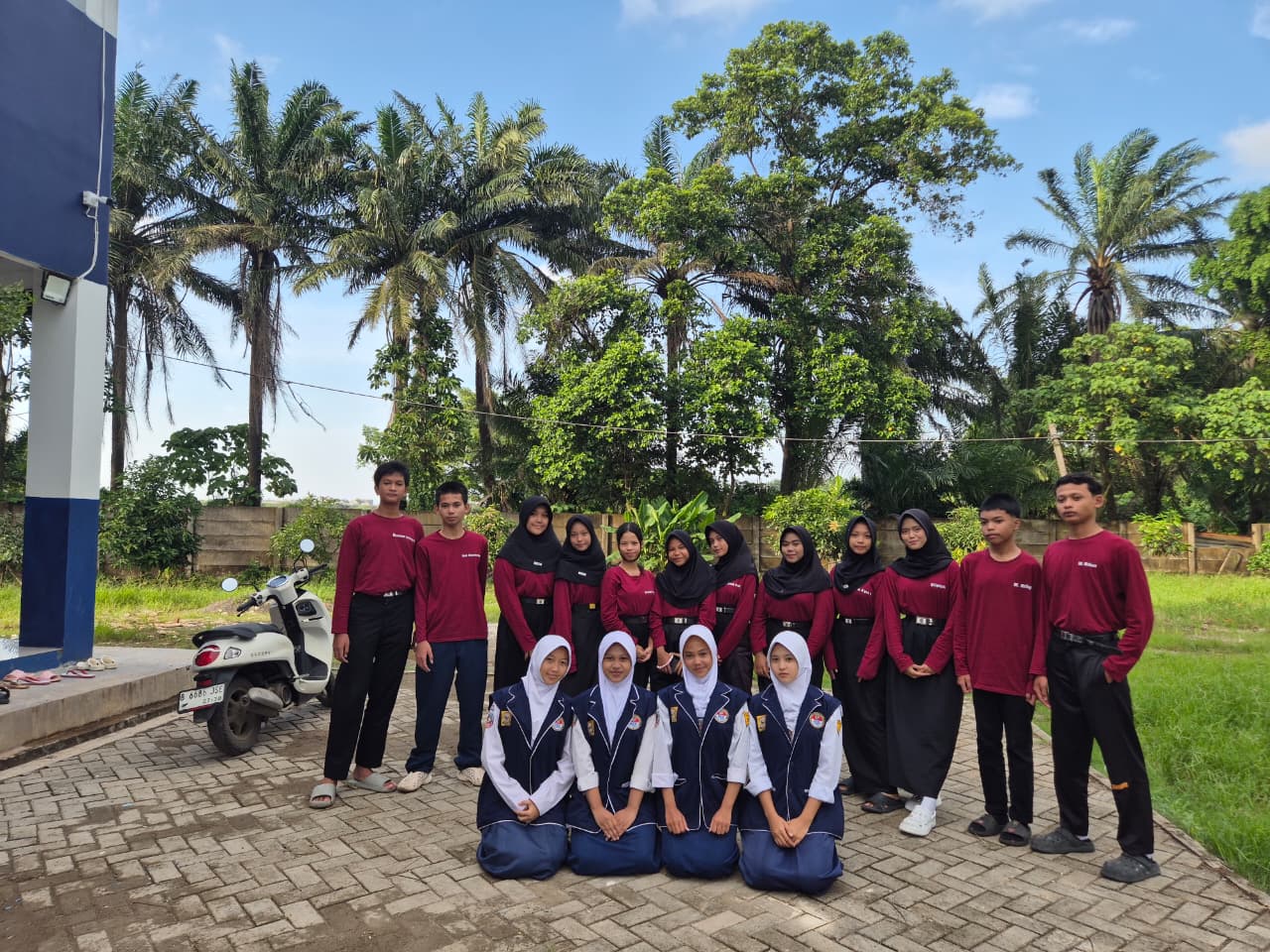 Siswa SMPN 4 Sepatan Berbagi Takjil di Bulan Ramadan, Dikoordinir Ketua OSIS 2 IMG 20260314 WA0077 Klik Pantura