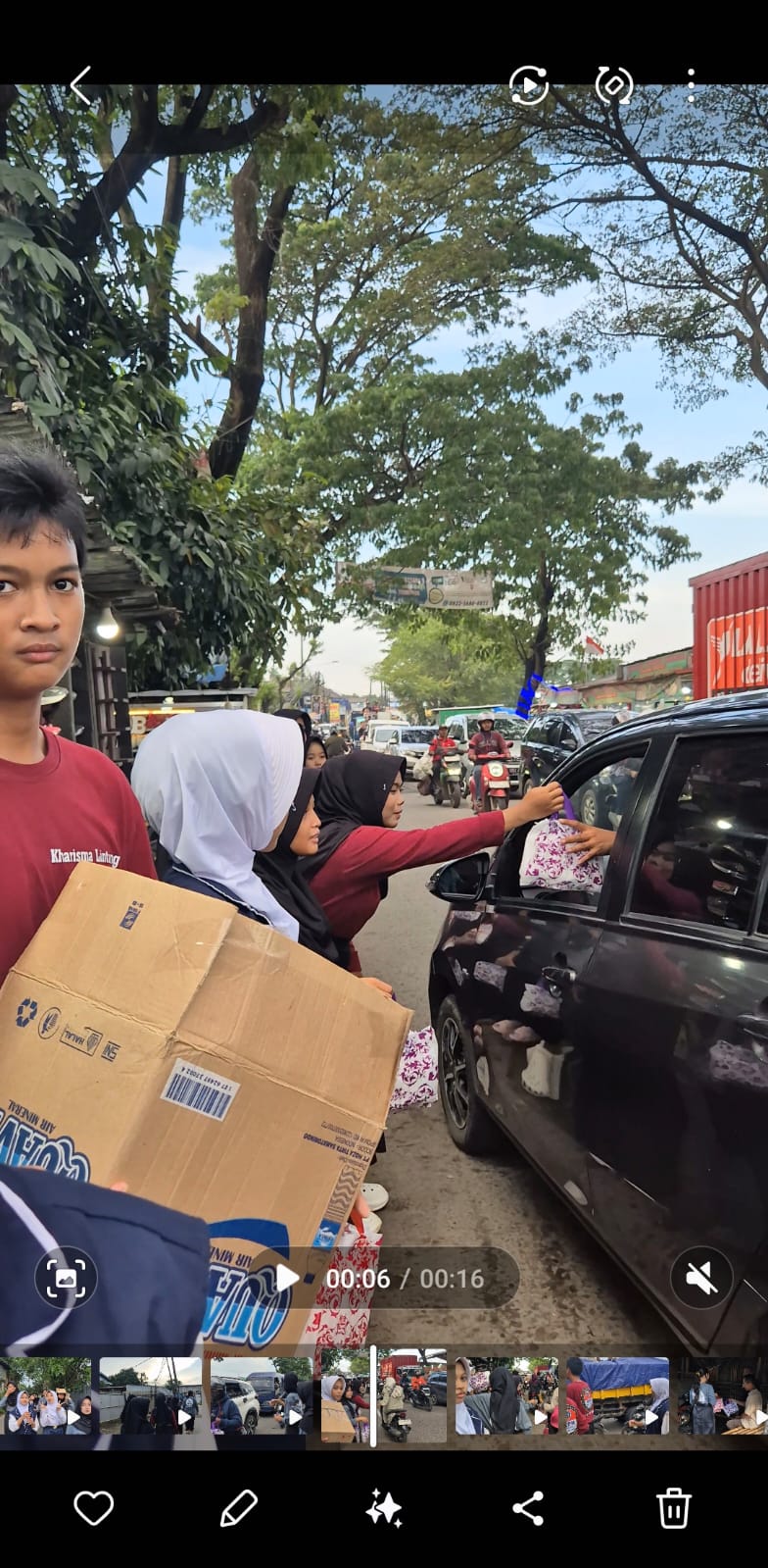 Siswa SMPN 4 Sepatan Berbagi Takjil di Bulan Ramadan, Dikoordinir Ketua OSIS 1 IMG 20260314 WA0078 Klik Pantura