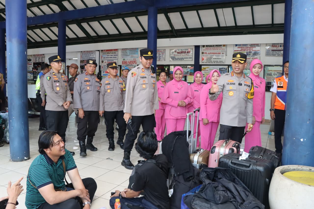 Kapolres Metro Tangerang Kota Cek Pos Pengamanan Mudik, Bhayangkari Turun Berbagi Kepedulian 2 IMG 20260317 WA0034 Klik Pantura