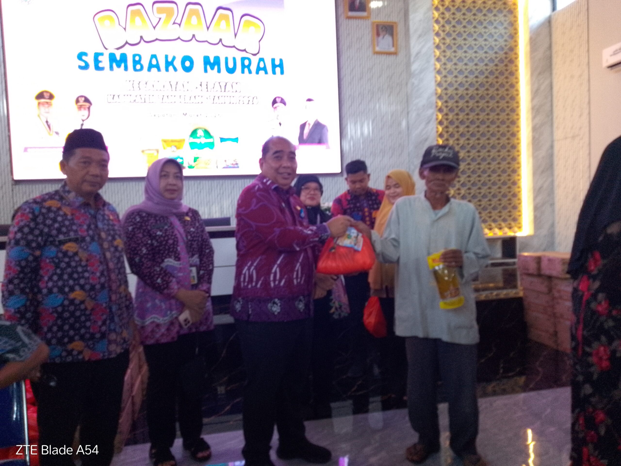 Pemerintah Kecamatan Sepatan Bersama Bupati Tangerang Gelar Bazaar, Sembako Murah untuk Masyarakat 2 IMG 20260312 090858 scaled Klik Pantura