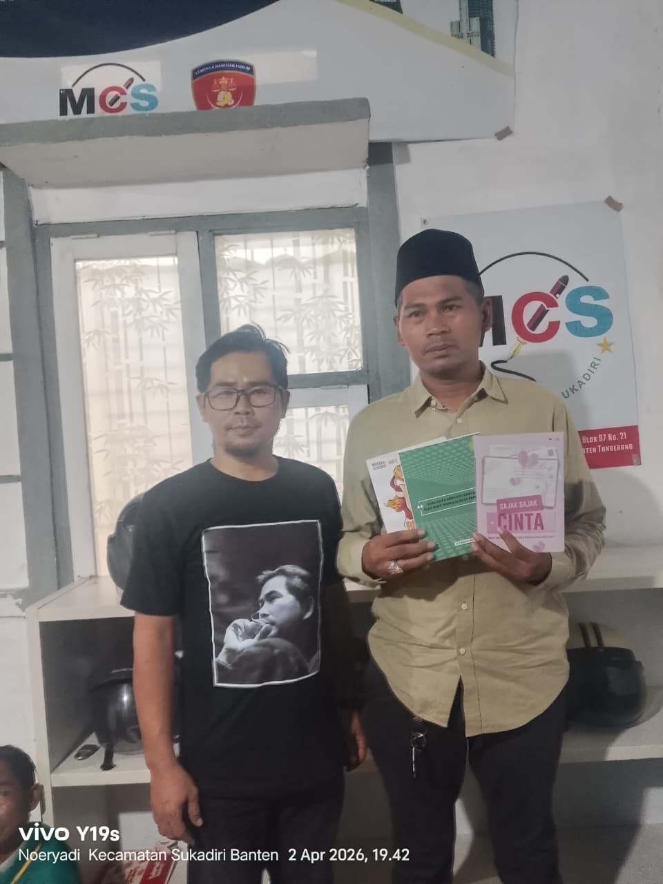 Ketua MCS Sukadiri Ijum Setiawan SH, Buku Diserahkan Langsung kepada Kepala Desa Gintung 1 IMG 20260402 WA0159 Klik Pantura