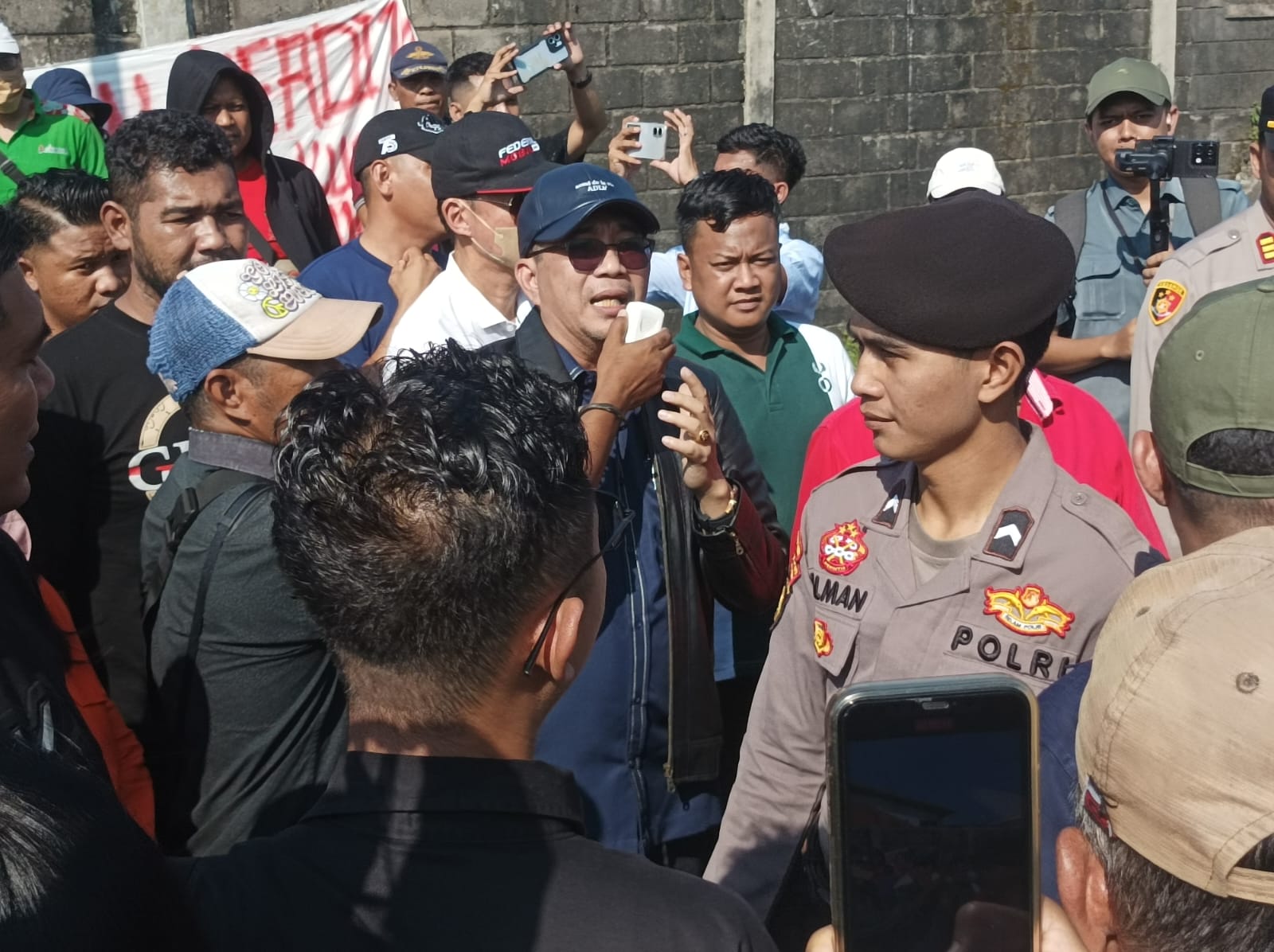 Eksekusi Gudang Margomulyo Mendapat Perlawanan Sengit 1 IMG 20260604 WA0061 Klik Pantura