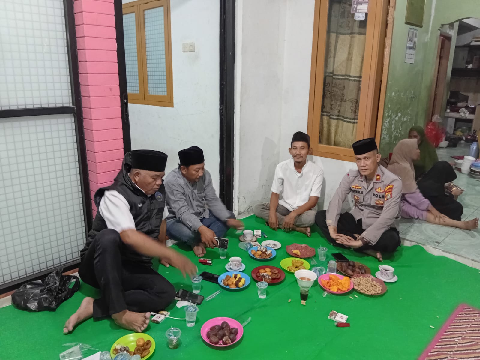 Kapolsek Sepatan Hadiri Tahlil Malam Ke-4 Orang Tua, Ketua Ikatan Jurnalis Sepatan Hasanudin Gabel 1 IMG 20260608 WA0118 Klik Pantura