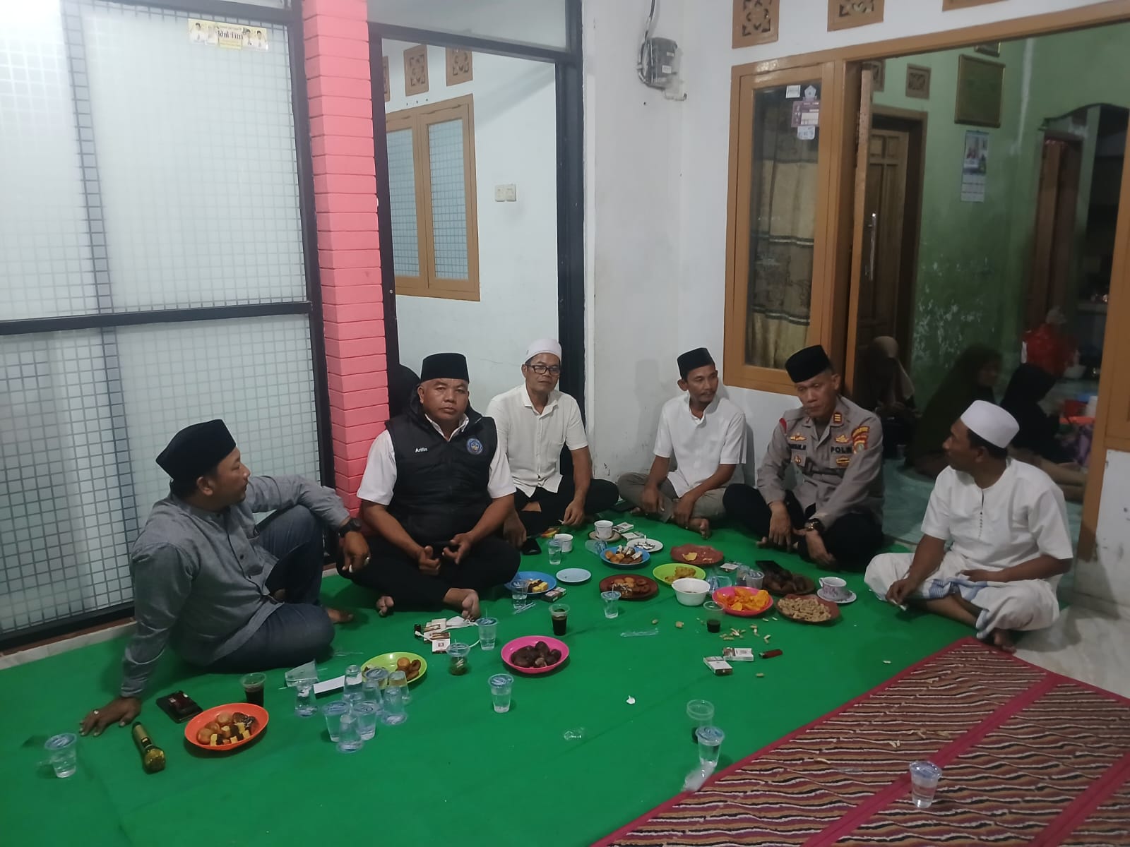 Kapolsek Sepatan Hadiri Tahlil Malam Ke-4 Orang Tua, Ketua Ikatan Jurnalis Sepatan Hasanudin Gabel 2 IMG 20260608 WA0119 Klik Pantura
