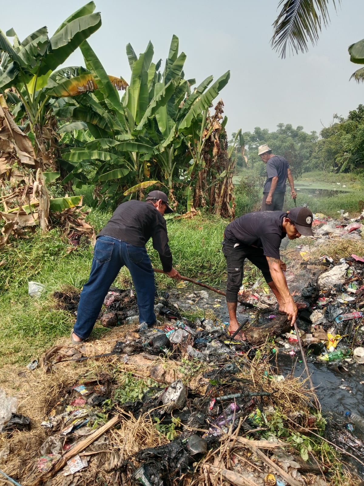 Ketua kejaroan 03 Pondok Jaya Selalu Aktif Menggerakkan Semangat Gotong Royong Bersama Warga 1 IMG 20260722 WA0059 Klik Pantura