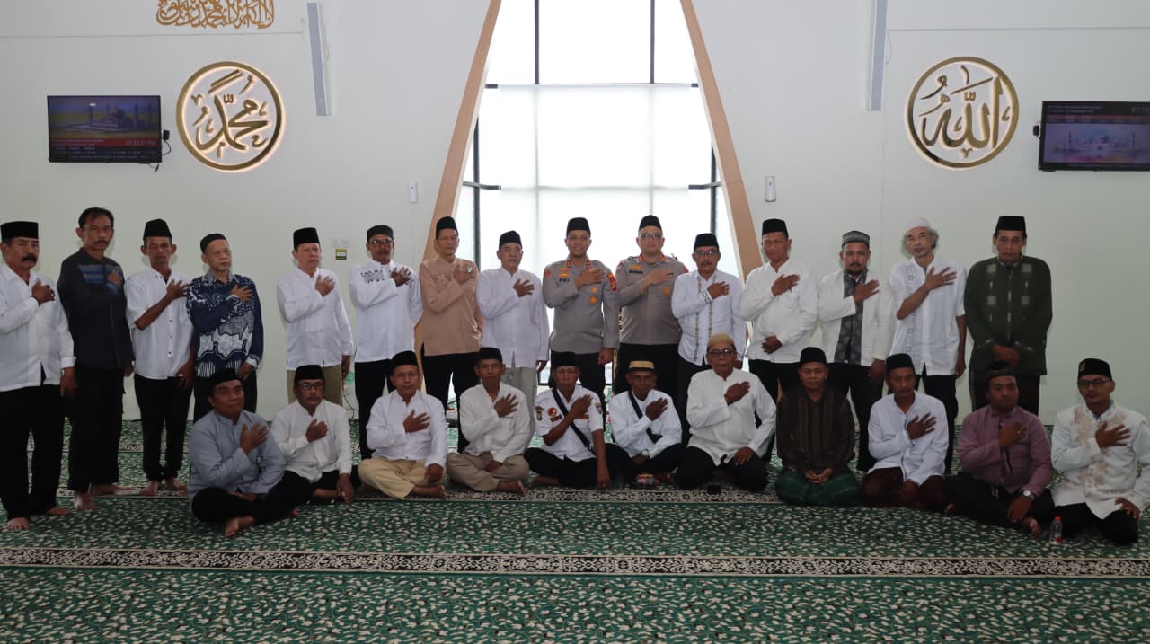 Jumat Curhat di Masjid Al Fattah, Wakapolres Tangerang Ajak Warga Cegah Tawuran dan Kejahatan Anak 2 IMG 20260821 WA0044 Klik Pantura