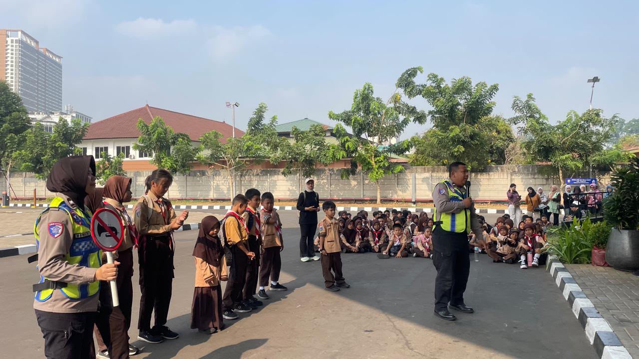 Tanamkan Disiplin dan Cegah Perundungan Sejak Dini, Polres Metro Tangerang Kota Terima Kunjungan 237 Siswa SD Negeri Sukasari 3 3 IMG 20261014 WA0051 Klik Pantura