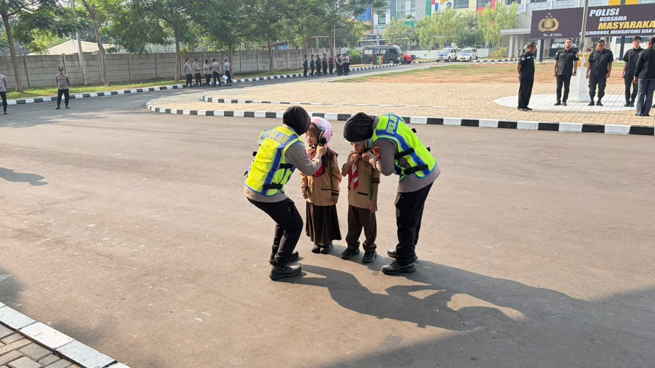 Tanamkan Disiplin dan Cegah Perundungan Sejak Dini, Polres Metro Tangerang Kota Terima Kunjungan 237 Siswa SD Negeri Sukasari 3 2 IMG 20261014 WA0052 Klik Pantura